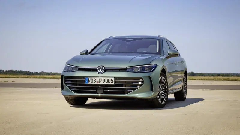 Nuova Volkswagen Passat 2024: sar&agrave; l'ultima generazione [VIDEO]