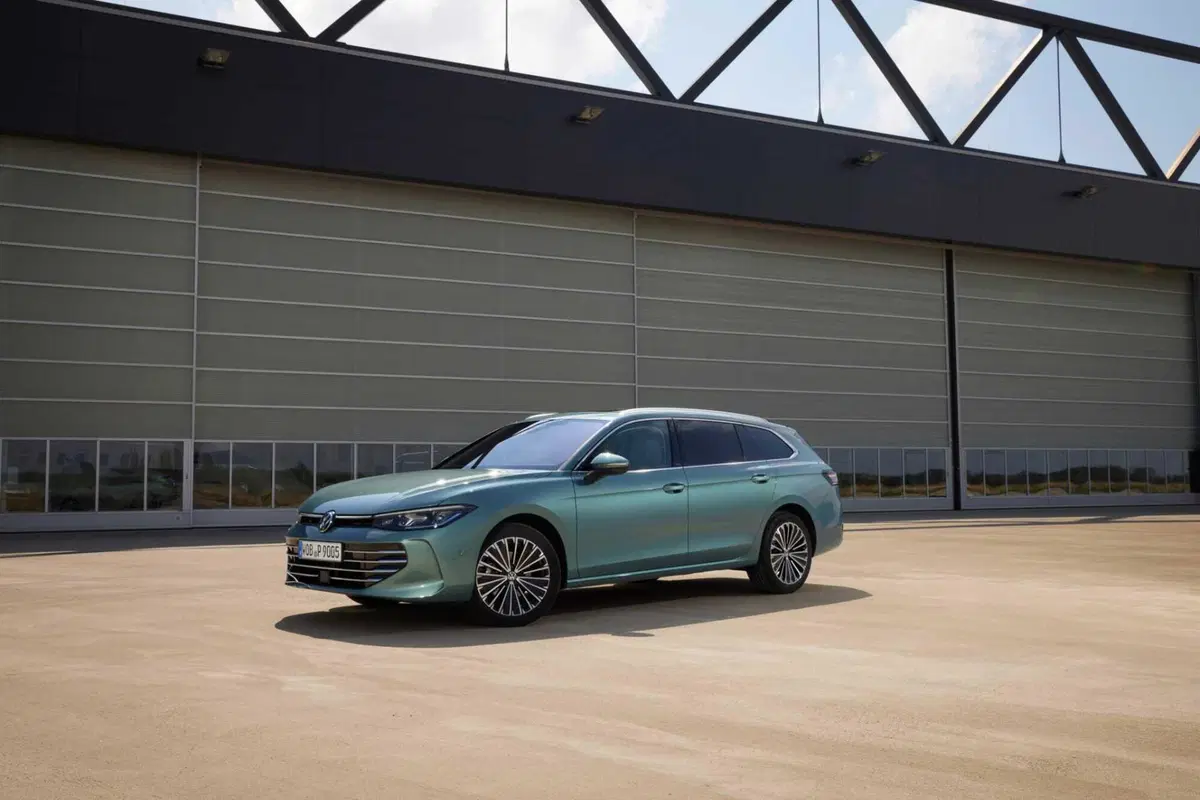 Nuova Volkswagen Passat 2024: sarà l'ultima generazione [VIDEO]