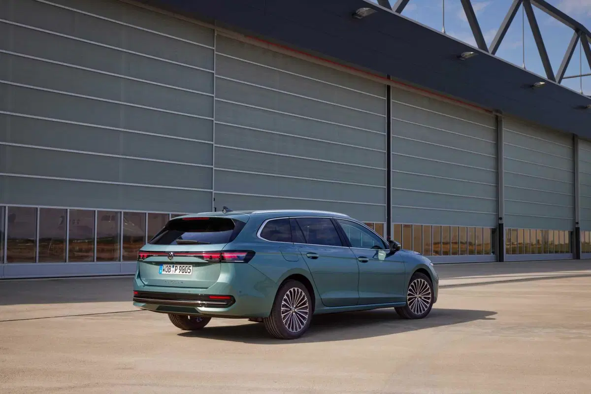 Nuova Volkswagen Passat 2024: sarà l'ultima generazione [VIDEO] (2)