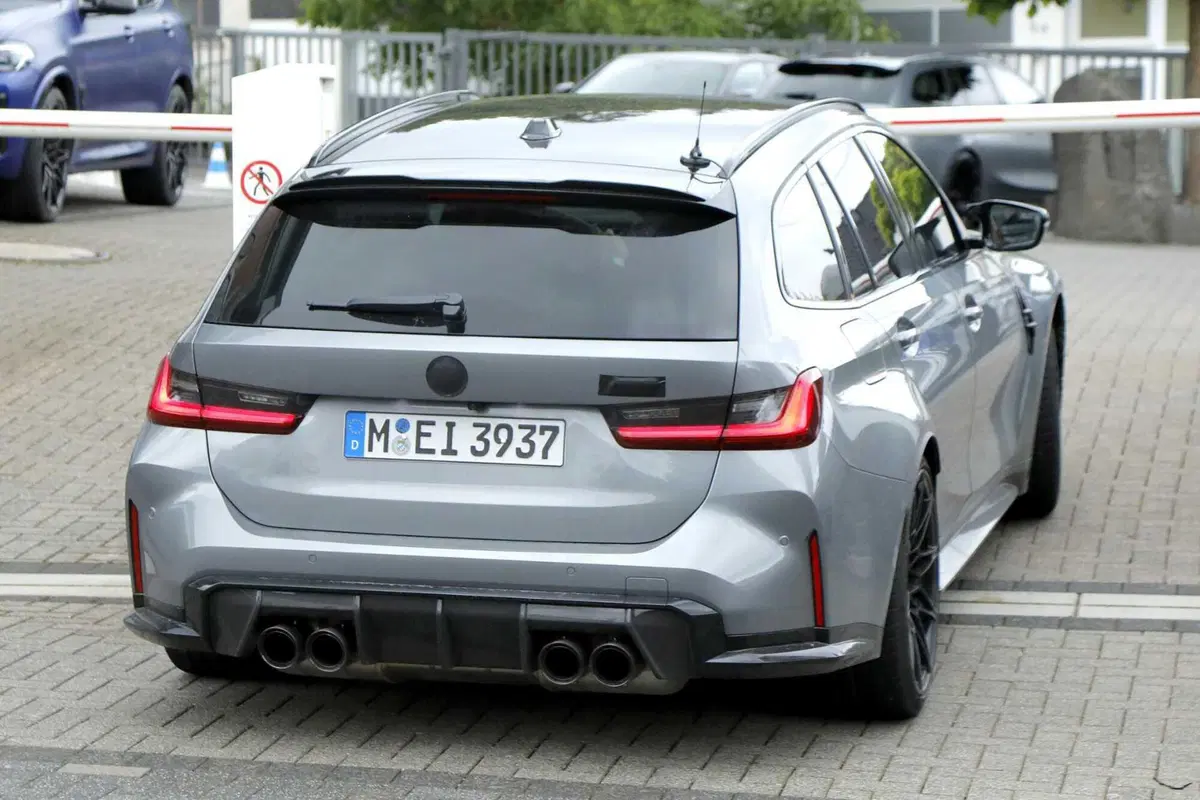BMW M3 2024, ecco il nuovo facelift [Foto Spia] (8)