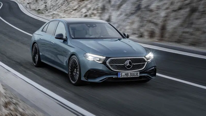 Mercedes Classe E 2024: prezzi e caratteristiche della berlina e della wagon