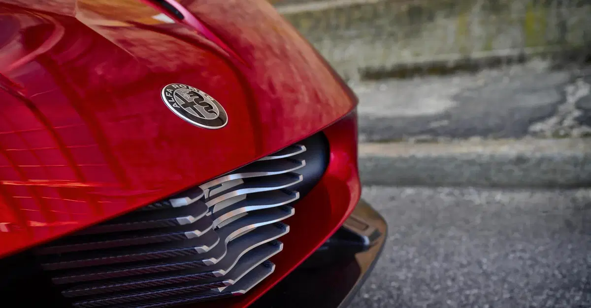 Alfa Romeo 33 Stradale: nuovi dettagli "pesanti" della versione elettrica 