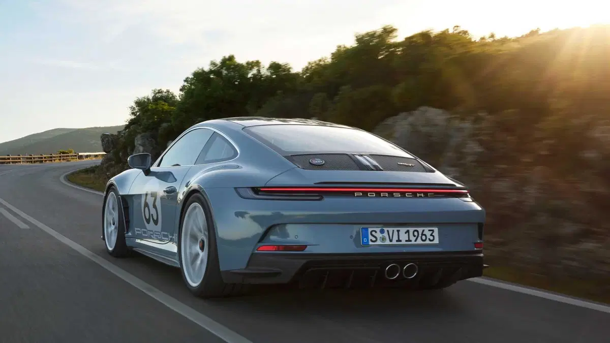 Porsche 911 Coupé S/T (6)