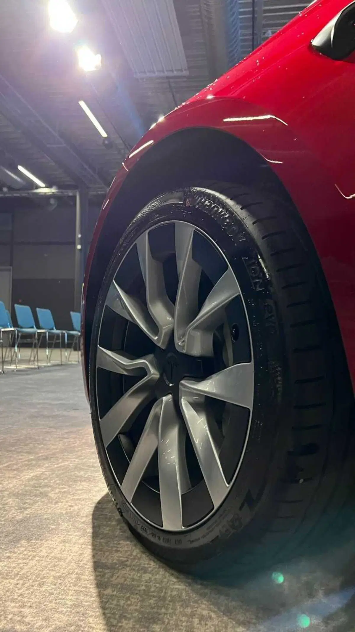 Tesla Model 3 2024 Highland: cambia (quasi) tutto, ma è sempre lei: autonomia fino a 678 km  (13)