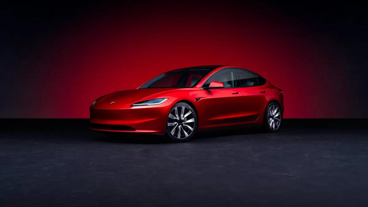 Tesla Model 3 2024 Highland: cambia (quasi) tutto, ma è sempre lei: autonomia fino a 678 km  (7)