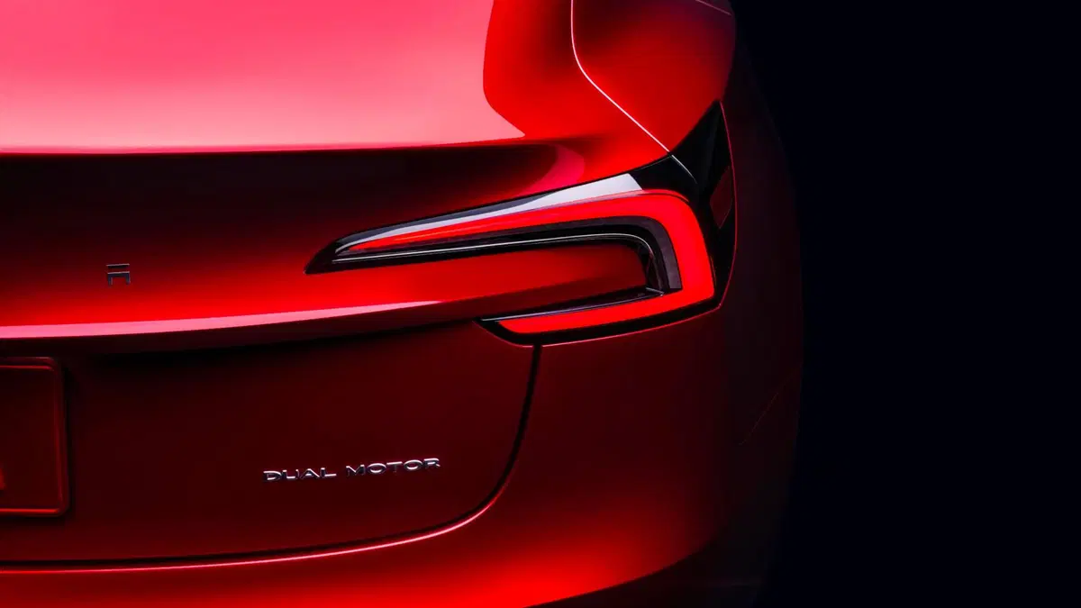 Tesla Model 3 2024 Highland: cambia (quasi) tutto, ma è sempre lei: autonomia fino a 678 km  (5)