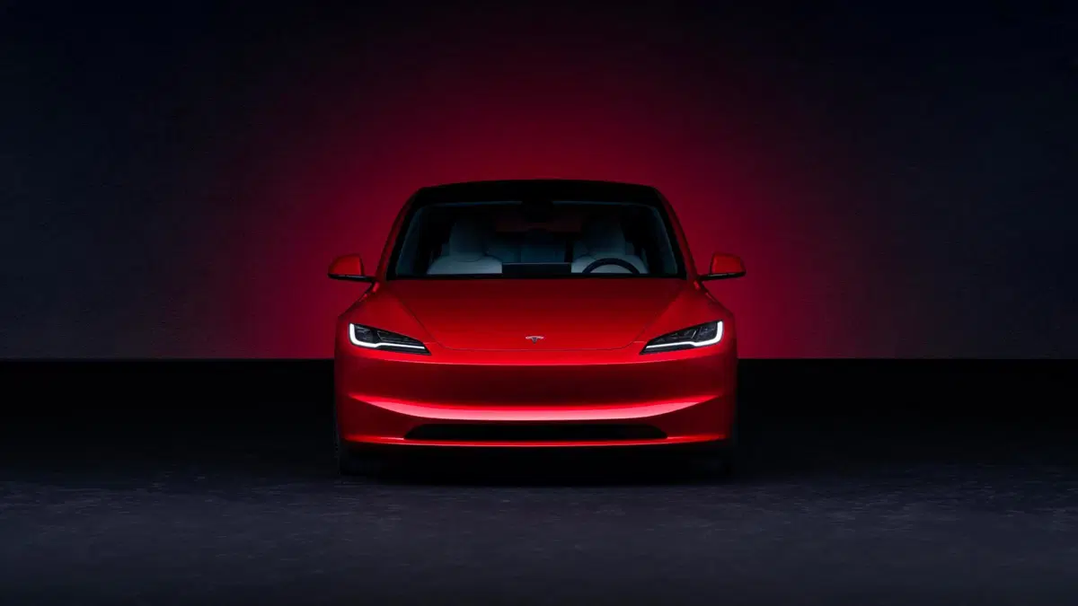 Tesla Model 3 2024 Highland: cambia (quasi) tutto, ma è sempre lei: autonomia fino a 678 km  (2)