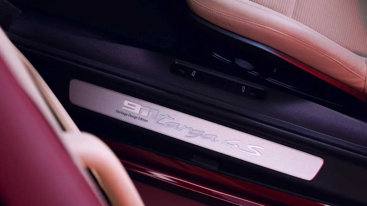 Porsche 911 Cabrio Targa 4S Heritage Design Edition (11)