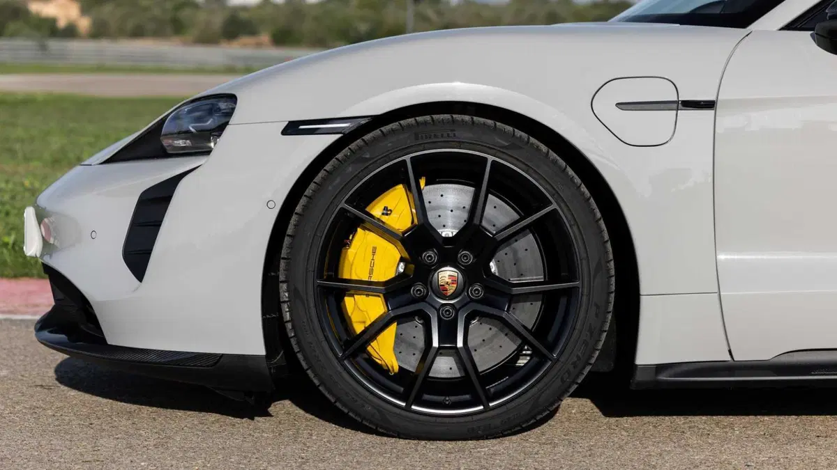 Porsche Taycan GTS (11)