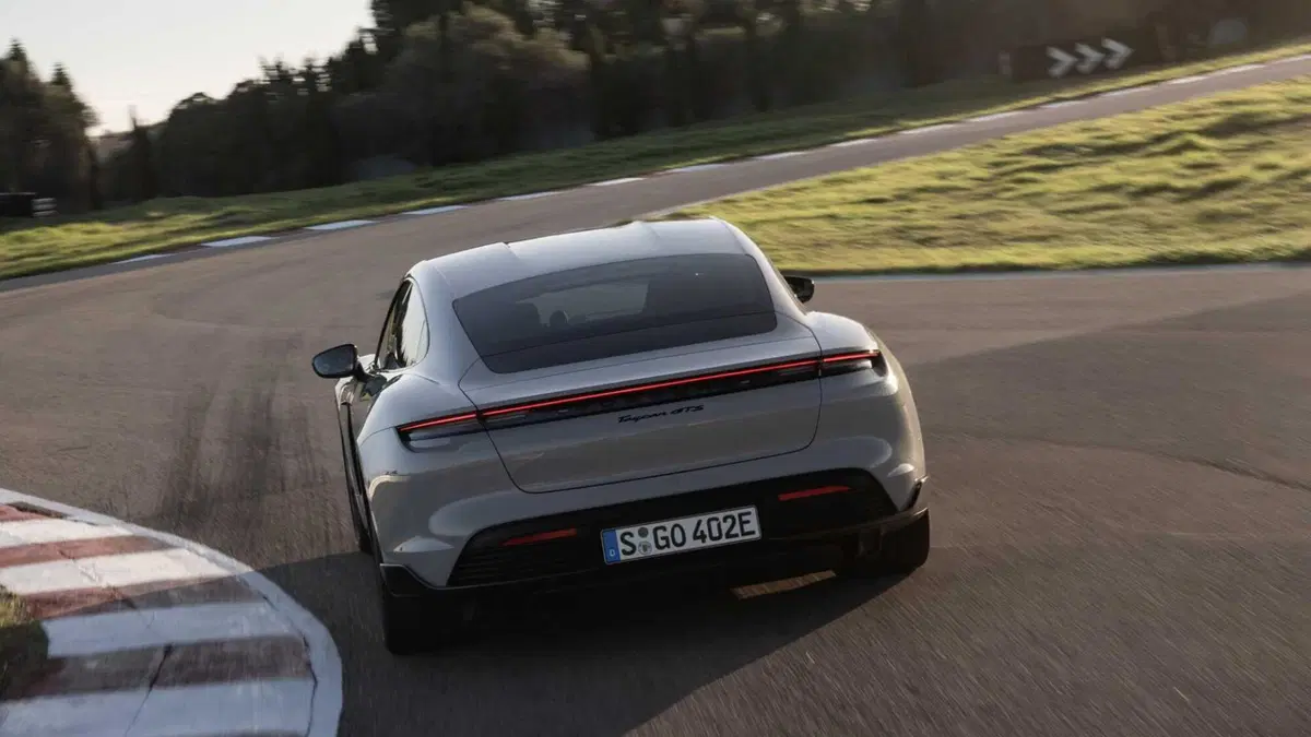 Porsche Taycan GTS (6)