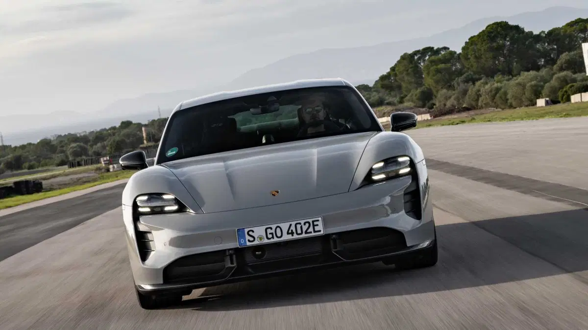 Porsche Taycan GTS (3)