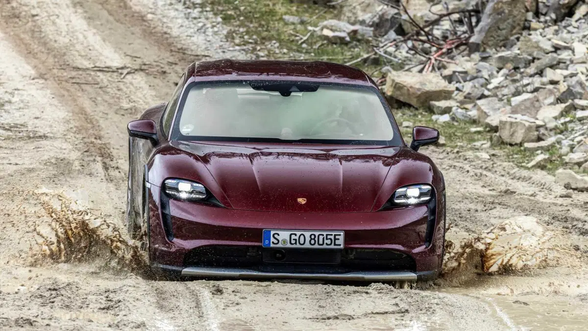 Porsche Taycan Cross Turismo (2021-->>) (23)