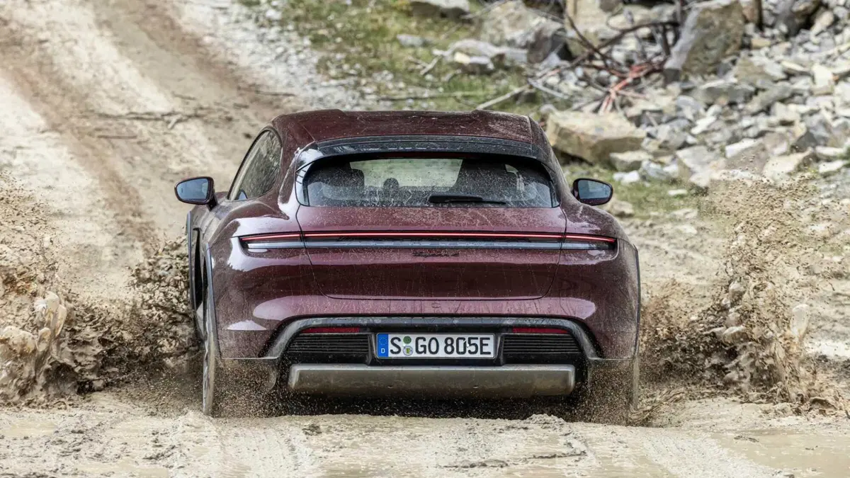 Porsche Taycan Cross Turismo (2021-->>) (24)