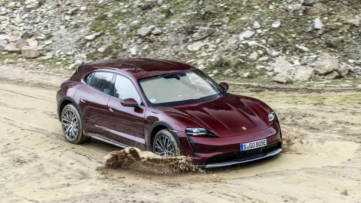 Porsche Taycan Cross Turismo (2021-->>) (19)