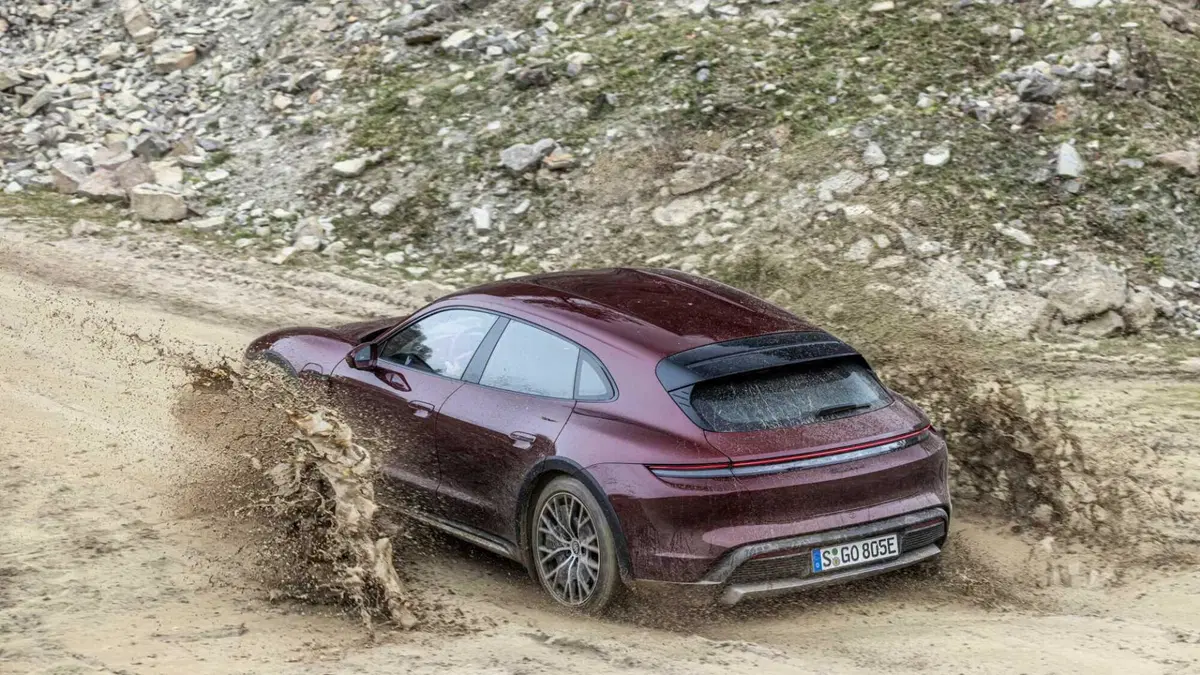 Porsche Taycan Cross Turismo (2021-->>) (20)