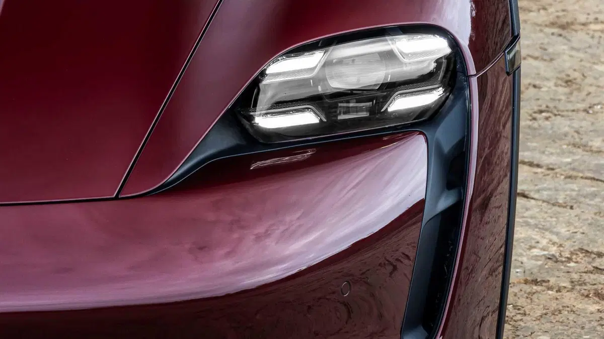 Porsche Taycan Cross Turismo (2021-->>) (29)