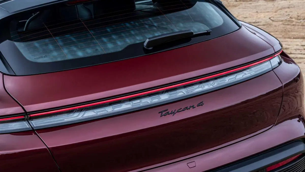 Porsche Taycan Cross Turismo (2021-->>) (30)