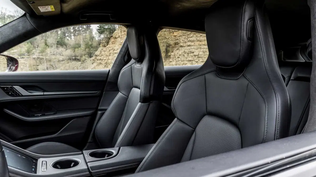 Porsche Taycan Cross Turismo (2021-->>) (26)