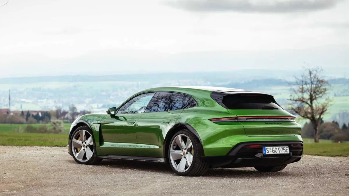 Porsche Taycan Cross Turismo Turbo S Cross Turismo (2)