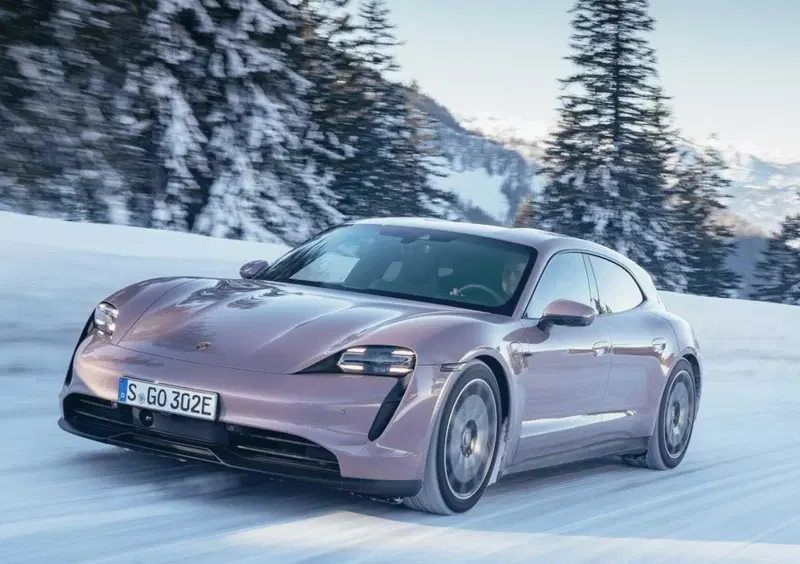 Porsche Taycan Sport Turismo (2021-->>) (10)