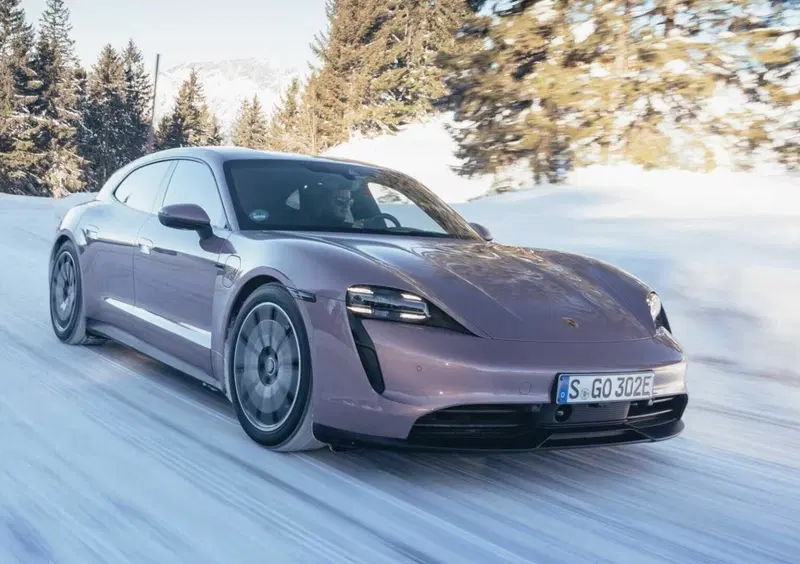 Porsche Taycan Sport Turismo (2021-->>) (11)