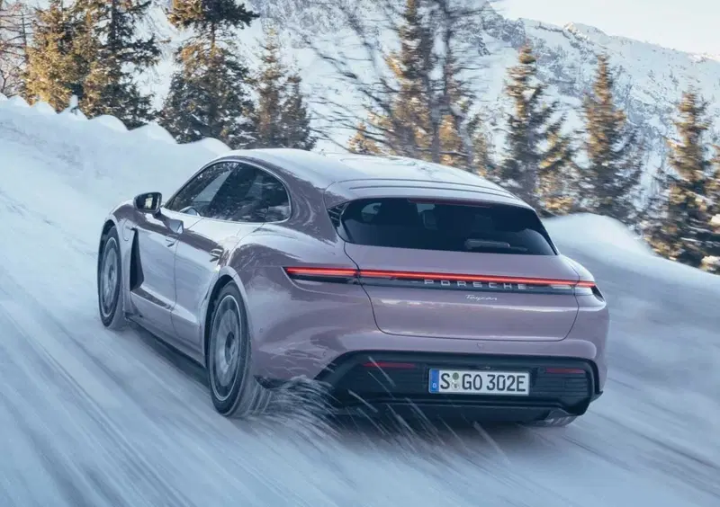 Porsche Taycan Sport Turismo (2021-->>) (15)