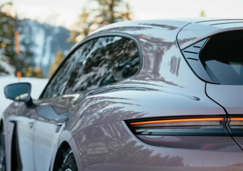 Porsche Taycan Sport Turismo (2021-->>) (23)