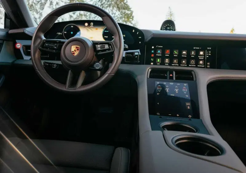 Porsche Taycan Sport Turismo (2021-->>) (16)