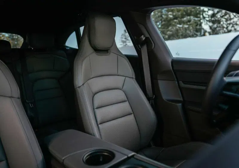Porsche Taycan Sport Turismo (2021-->>) (17)