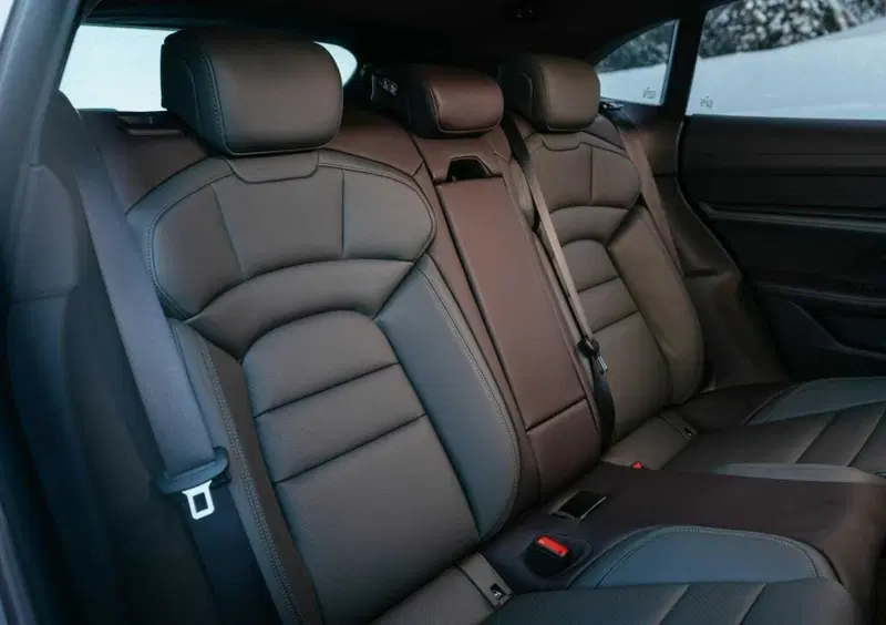 Porsche Taycan Sport Turismo (2021-->>) (18)