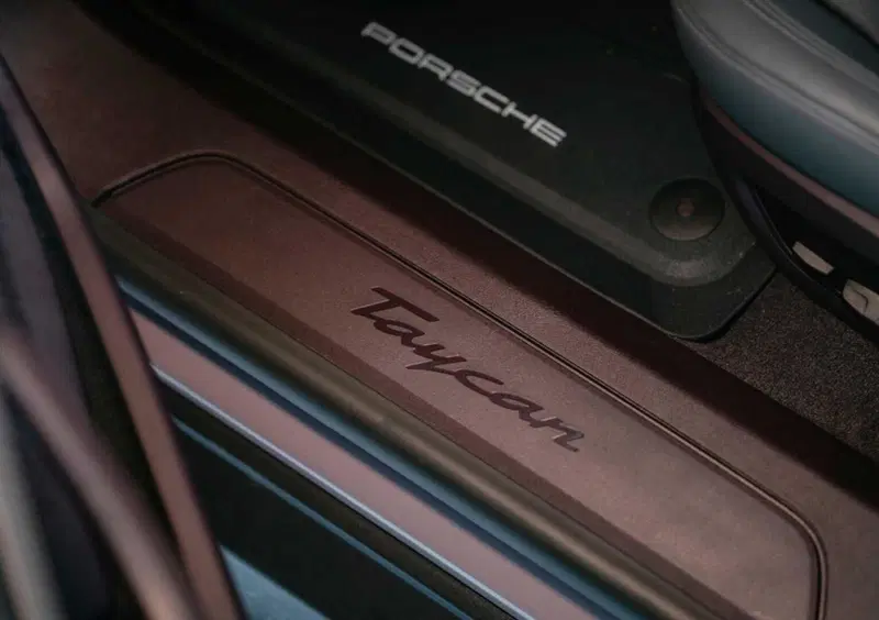 Porsche Taycan Sport Turismo (2021-->>) (25)