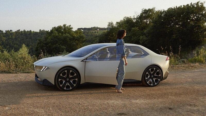 BMW Neue Klasse: come Tesla (unica ECU) ma legata alle tradizioni [VIDEO]