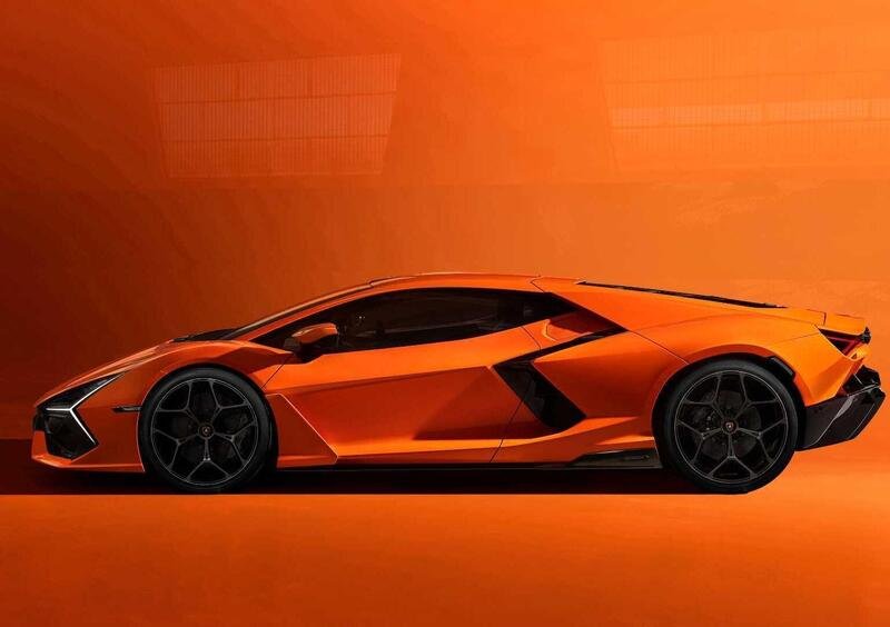 Lamborghini Revuelto (2023-->>) (5)