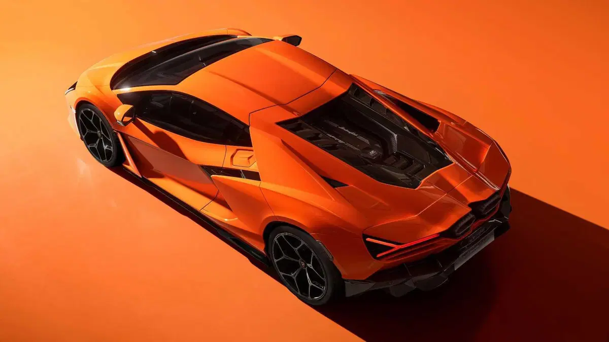 Lamborghini Revuelto (6)