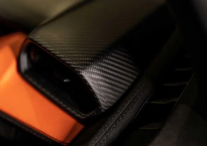 Lamborghini Revuelto (2023-->>) (19)