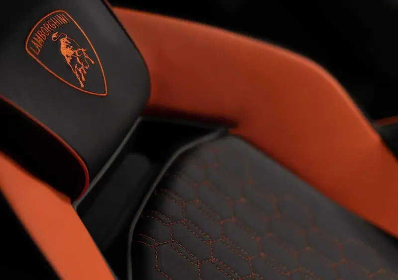 Lamborghini Revuelto (2023-->>) (22)
