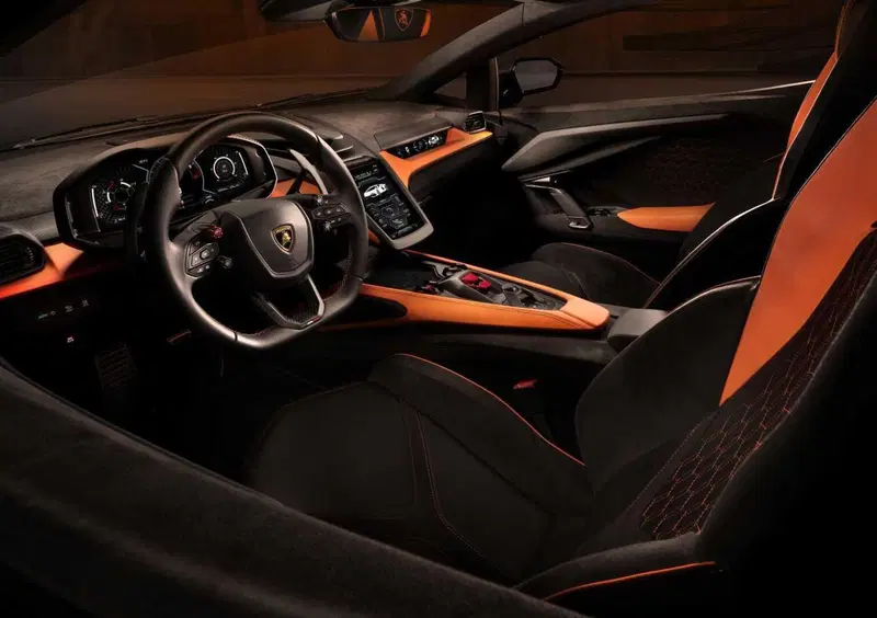 Lamborghini Revuelto (2023-->>) (13)