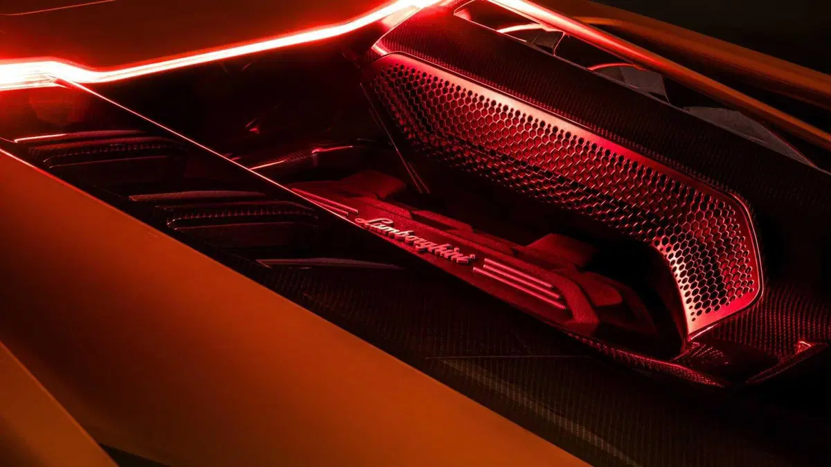 Lamborghini Revuelto (17)