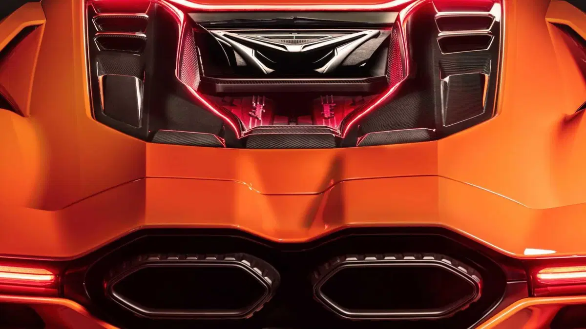 Lamborghini Revuelto (16)