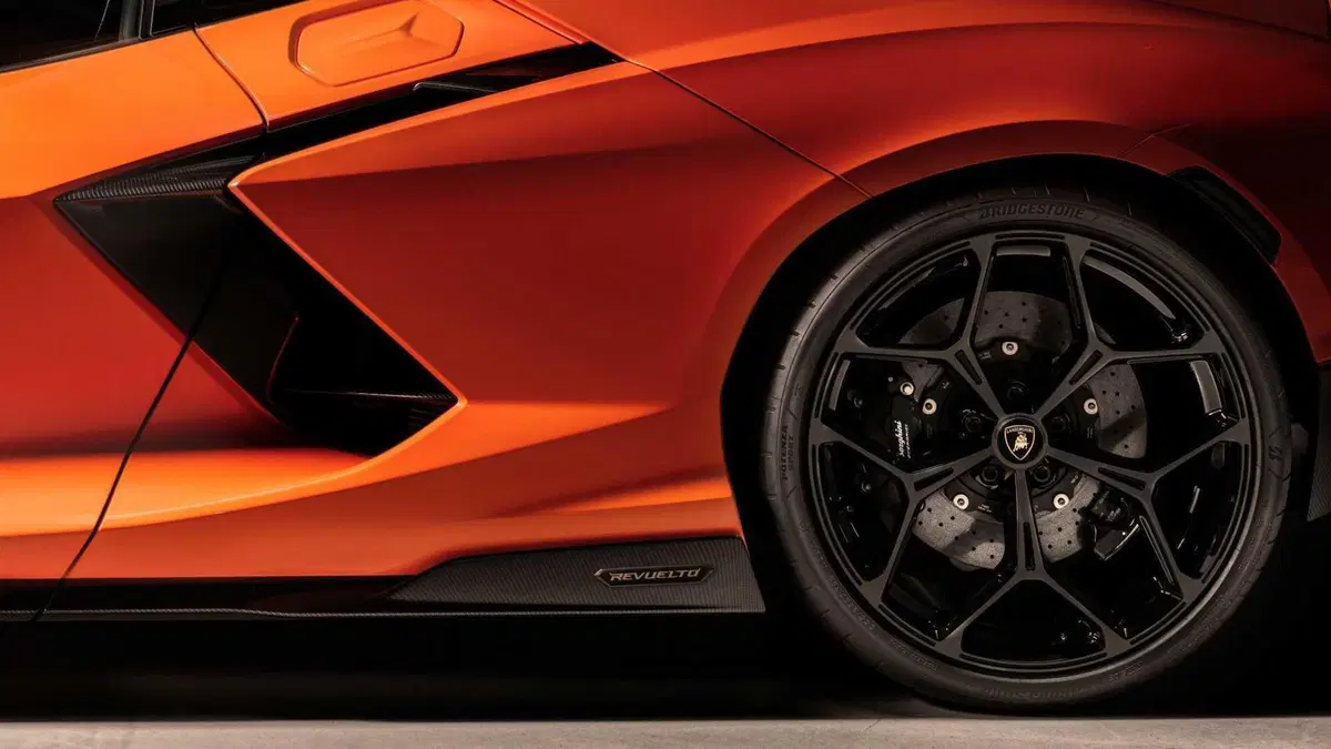 Lamborghini Revuelto (15)