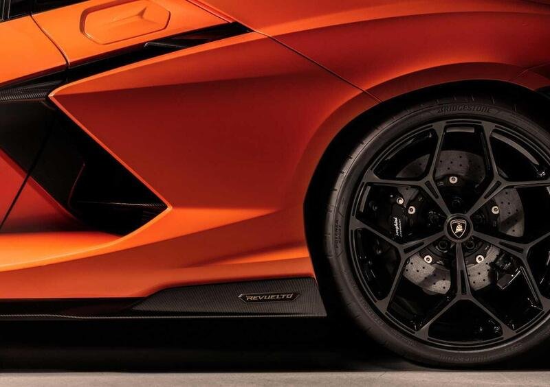 Lamborghini Revuelto (2023->>) (15)