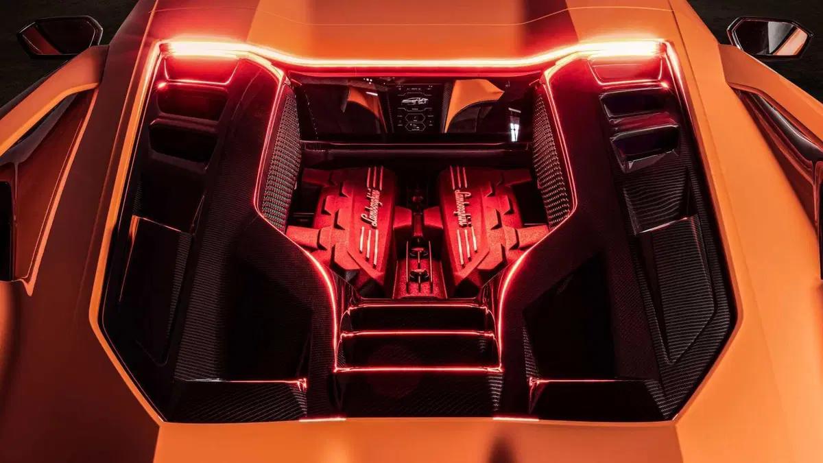 Lamborghini Revuelto (18)