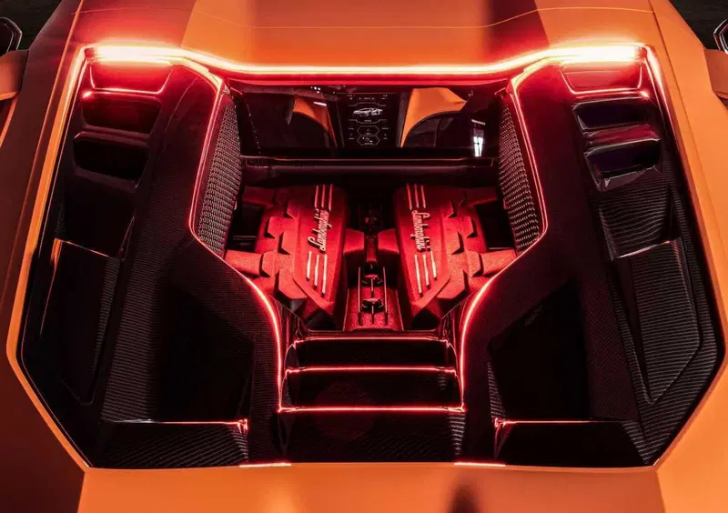 Lamborghini Revuelto (2023-->>) (18)