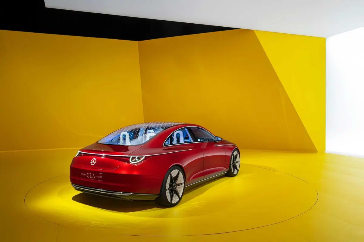 Mercedes Concept CLA Class: nuova generazione da 750 km in elettrico (3)
