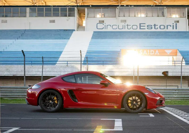 Porsche 718 Cayman  (6)