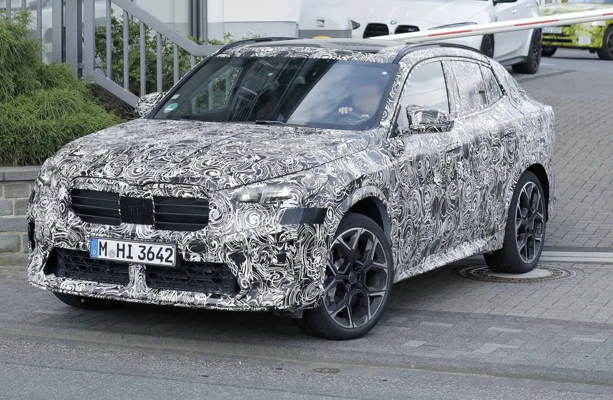 BMW X2 M35i, ecco il nuovo MY2024 [Foto Spia] (2)