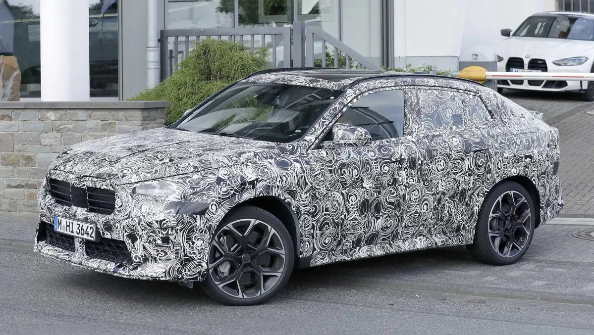 BMW X2 M35i, ecco il nuovo MY2024 [Foto Spia] (4)