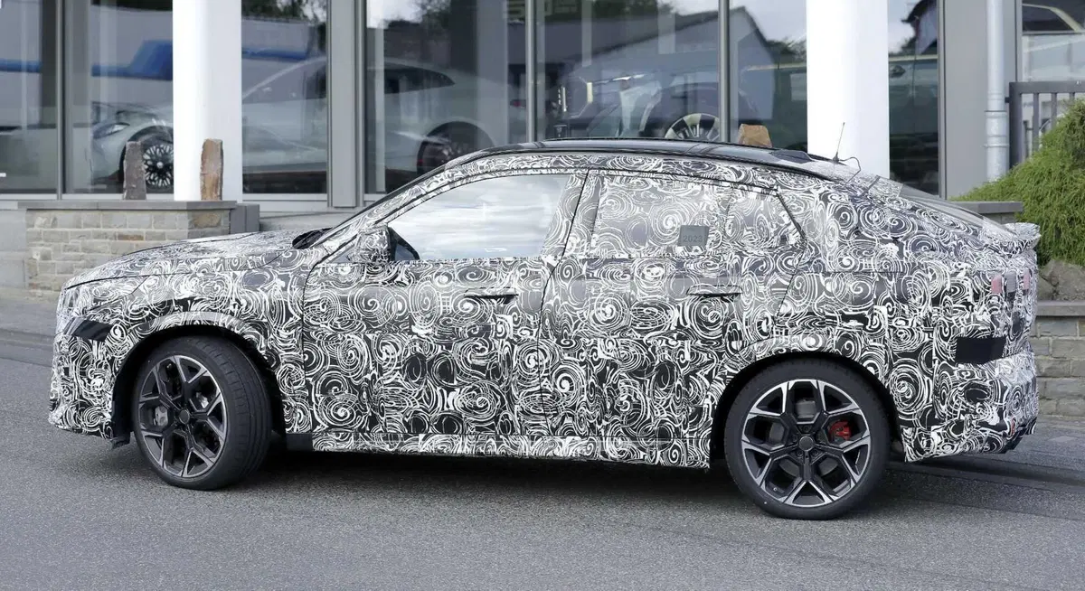 BMW X2 M35i, ecco il nuovo MY2024 [Foto Spia] (6)