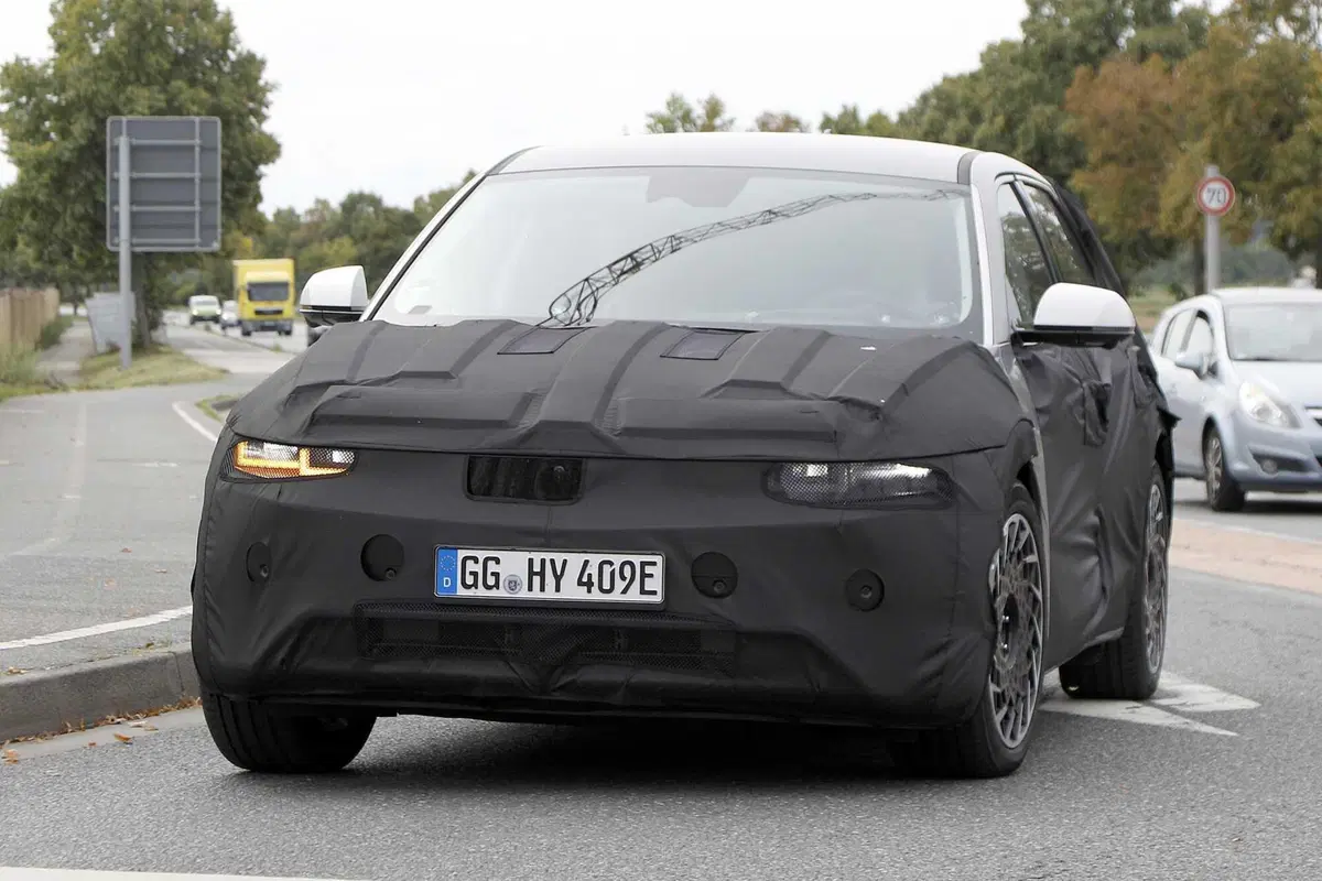 Hyundai Ioniq 5, il nuovo Facelift arriva nel 2024 con più potenza [Foto Spia] (2)