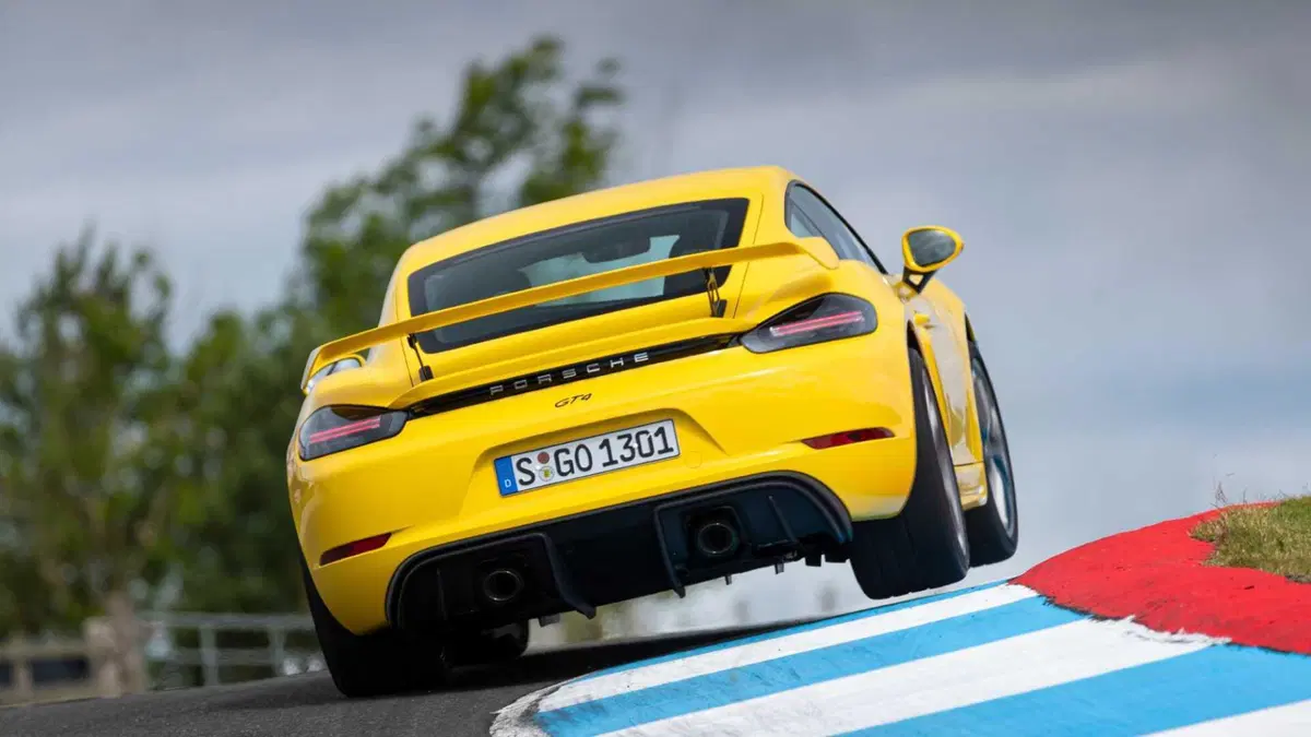 Porsche 718 Cayman  Cayman 4.0 GT4 (9)